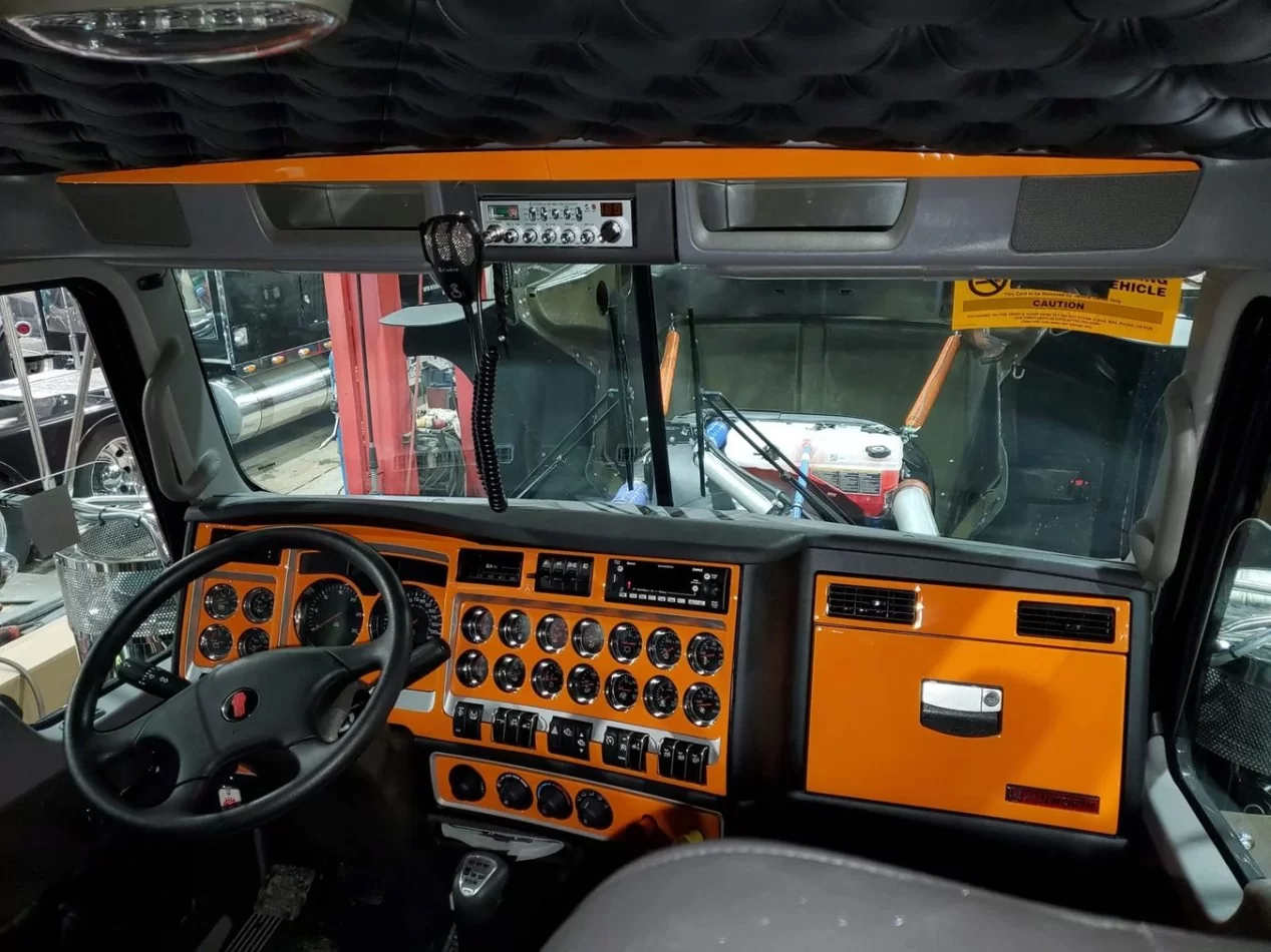 Kenworth W900 Camion - Année 2019-2022 Ensemble combiné de garnitures de tableau de bord de style intérieur - 1